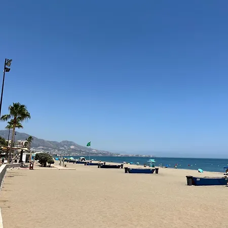 Atico Con Vistas Al Mar Y Con Piscina Frente A Castillo Sohail Apartamento