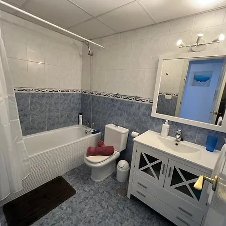 Apartamento Atico Con Vistas Al Mar Y Con Piscina Frente A Castillo Sohail