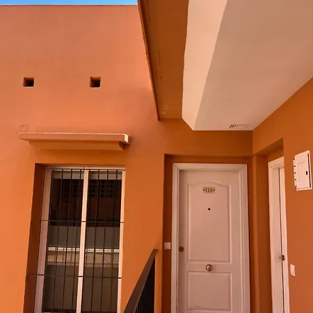 Apartamento Atico Con Vistas Al Mar Y Con Piscina Frente A Castillo Sohail