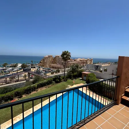 Atico Con Vistas Al Mar Y Con Piscina Frente A Castillo Sohail Apartment Fuengirola