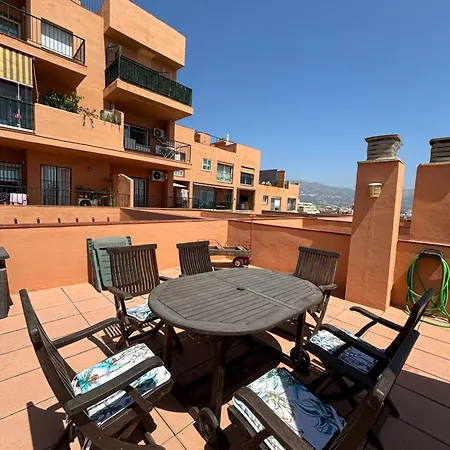 Atico Con Vistas Al Mar Y Con Piscina Frente A Castillo Sohail * Fuengirola