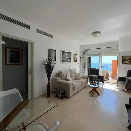 Apartment Atico Con Vistas Al Mar Y Con Piscina Frente A Castillo Sohail Fuengirola