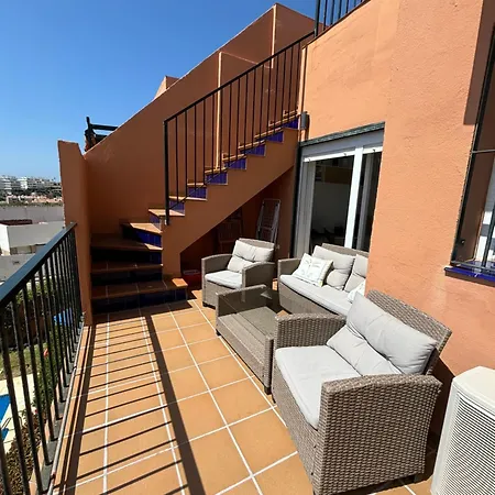 Atico Con Vistas Al Mar Y Con Piscina Frente A Castillo Sohail Apartment *