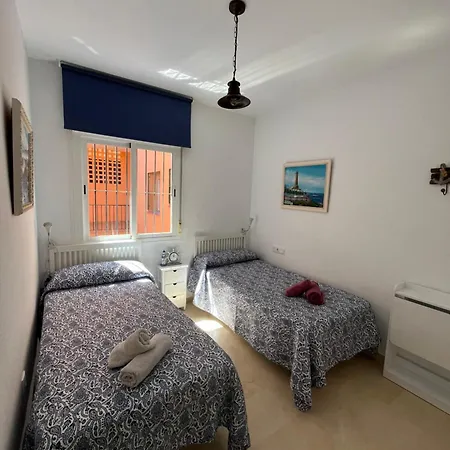 Atico Con Vistas Al Mar Y Con Piscina Frente A Castillo Sohail Apartment Fuengirola
