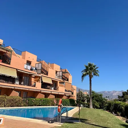 Atico Con Vistas Al Mar Y Con Piscina Frente A Castillo Sohail * Fuengirola